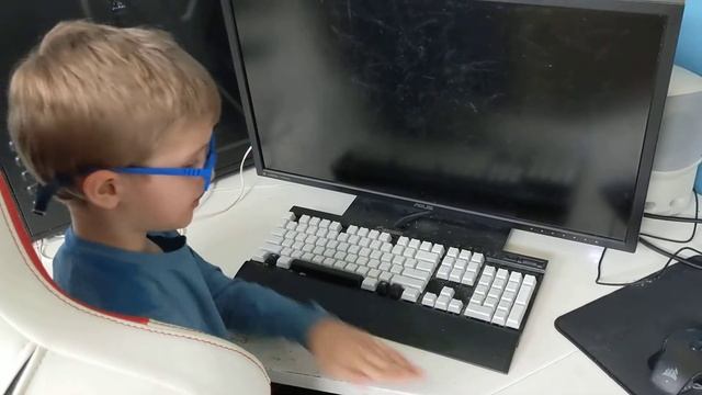 Kindergartner installs Windows Sandbox like a pro смотреть онлайн