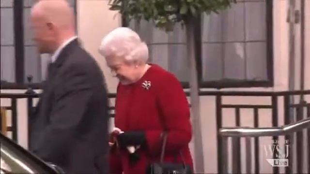 Queen Elizabeth Leaves Hospital After Suffering Stomach Bug смотреть онлайн