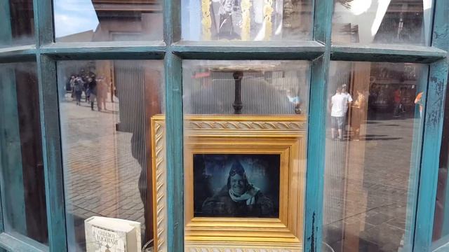 Gilderoy Lockhart moving photo in shop window USH смотреть онлайн