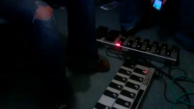 2 iPhone loop musician improvisation using Open Sound Control - 2 FCB1010 Loop Pedals смотреть онлайн