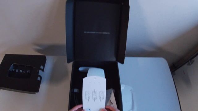 Unboxing New Tesla Wall Connector for 2021 Tesla Model Y смотреть онлайн
