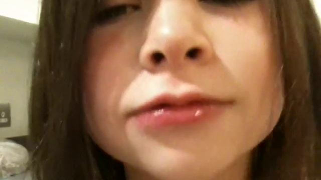 My sister eating an apple смотреть онлайн