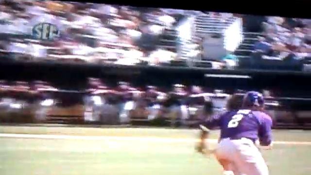 LSUs Spencer Ware makes Vandys catcher his bitch смотреть онлайн