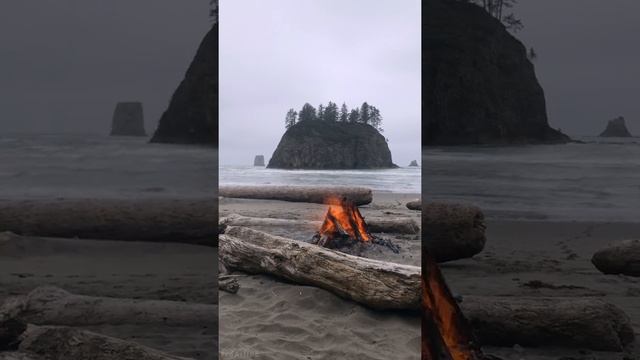 2HRS Comforting Campfire on the Shore for Vertical Displays - 4K Stormy Ocean & Crackling Logs Soun смотреть онлайн