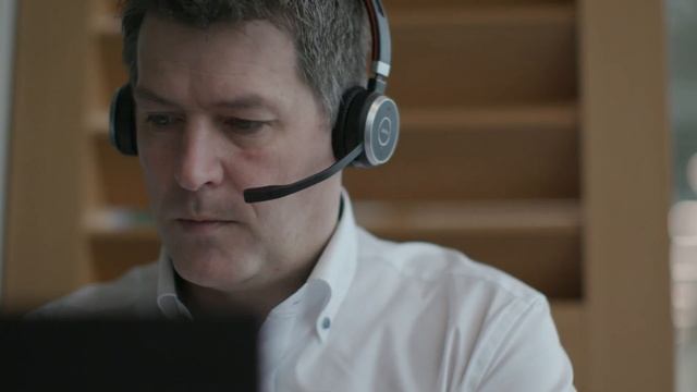 Rogers builds collaborative, agile, and productive workplace with Windows and cloud technologies смотреть онлайн