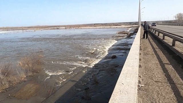 Костанай, река Тобол ,сброс воды, обстановка на 5 апреля смотреть онлайн