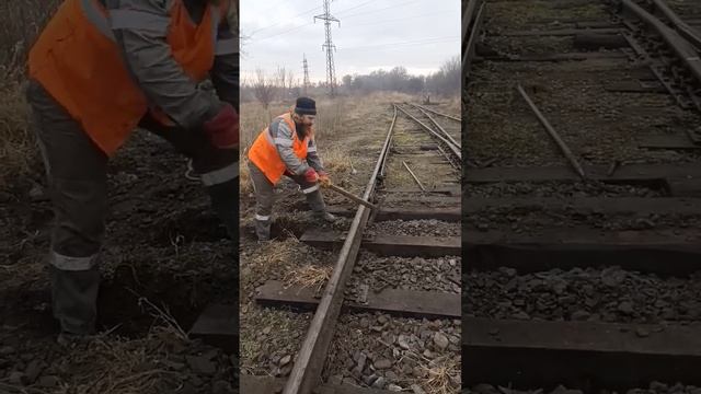 Смена шпал забивка👆 костылей.#shorts🛠 #ржд🚆👉#подпишись👈 смотреть онлайн