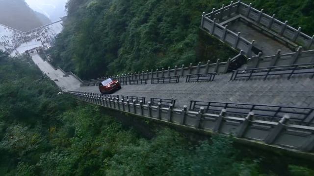 Goodyear Land Rover Dragon Challenge смотреть онлайн