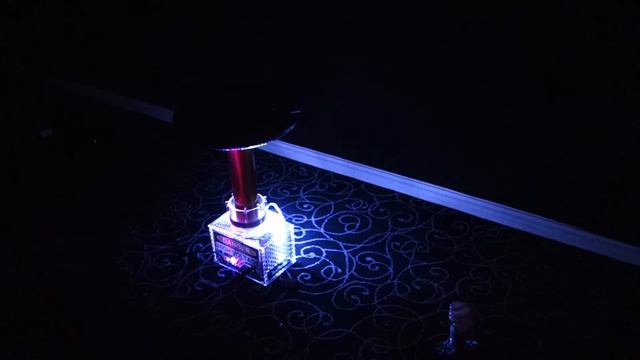 oneTesla - Tesla Coil - Half power run of "Imperial March" (2013-10-18) смотреть онлайн