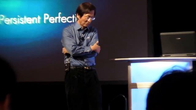 Asus Chairman Jonney Shih talks about Linux, Android, Chrome OS on laptops смотреть онлайн