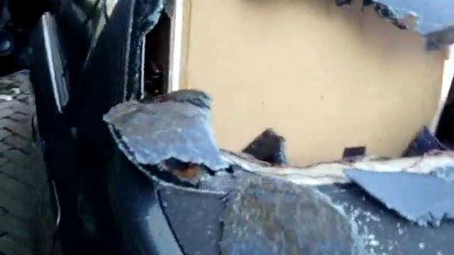 18" woofer breaks back window!! With EASE! смотреть онлайн