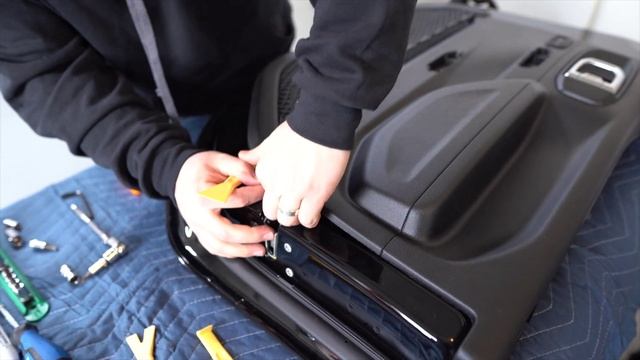How to Disassemble the Jeep Wrangler JL Half Doors! смотреть онлайн