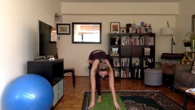 Bikram Yoga with Holly смотреть онлайн