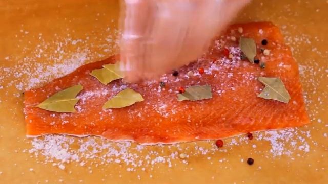 thumb-Горбуша дикая сахалинская потрошеная без головы для соления ~850г-9}