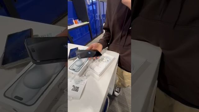 latest iphone 15 plus ( black ) fisrt iphone 😄😄 reaction unboxing #bestbuy store #iphone #apple смотреть онлайн