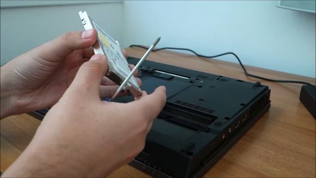 Drilling trough a hard drive to fix a laptop... naaah, just working on a HP Compaq 6710b смотреть онлайн