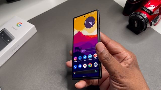 Google Pixel 6a | Apple says 60hz is the STANDARD смотреть онлайн
