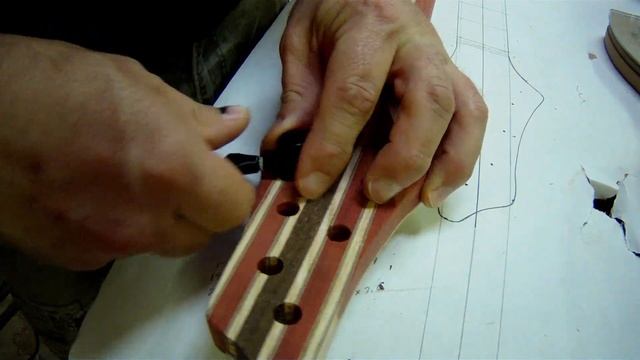 Great Guitar Build Off 2022 - 17 Drilling and Fitting Tuners смотреть онлайн