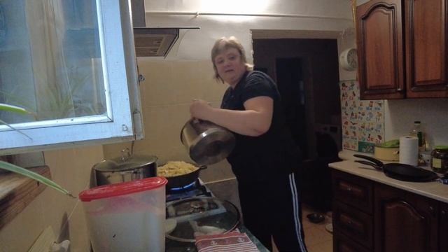 Мой обычный день и 11 детей.🥨🥯👩🤷♂️🤦 смотреть онлайн