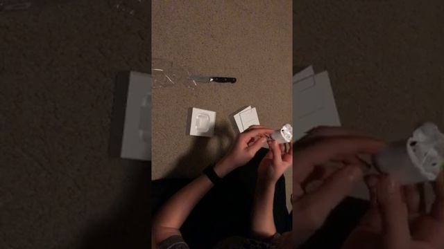 Apple AirPods unboxing and review смотреть онлайн