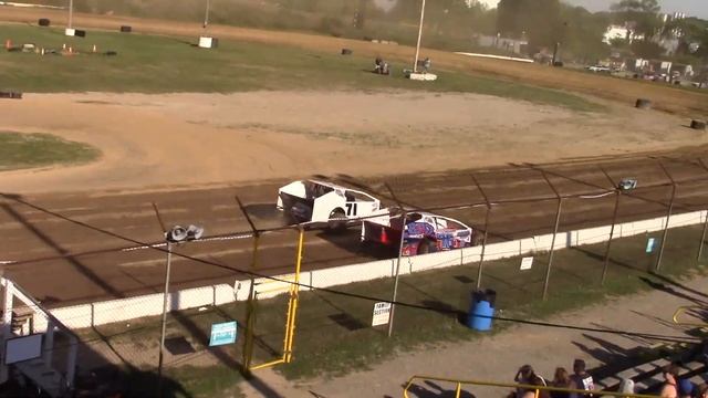 Genesee Speedway Novice Sportsman Heat 6-12-21 смотреть онлайн
