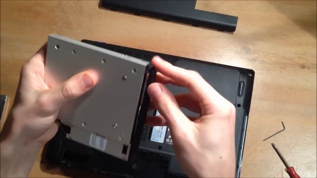 Acer Aspire 4741G adding 2nd HDD / SSD using DVD / optical drive bay смотреть онлайн
