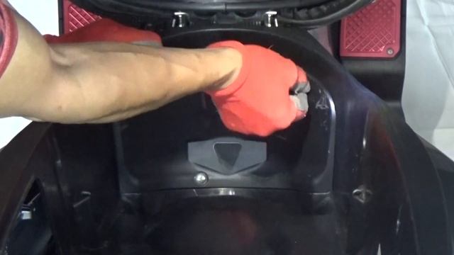 FORZA 300 2018 MF13 storage compartment disassembly 拆除儲物箱 смотреть онлайн