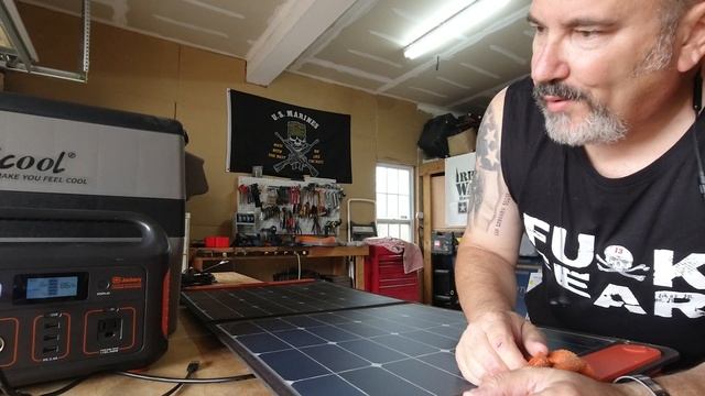 Jackery Explorer Portable Power Station line with Jackery Solar Panel review (Layman's review) смотреть онлайн