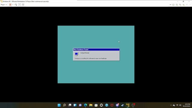 Booting up Windows 98 on my VMWare смотреть онлайн