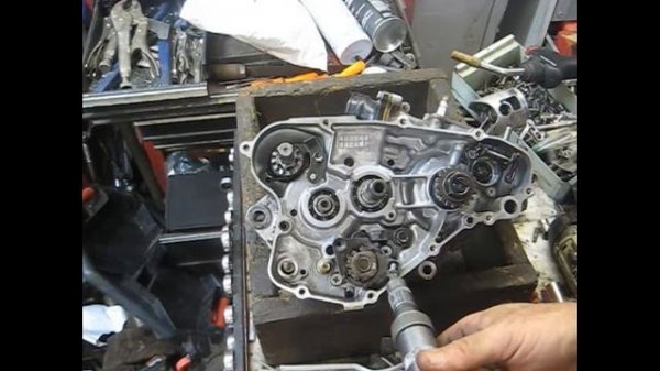 Suzuki rm85 engine disassembly