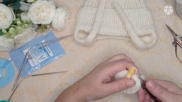 Детская шапочка с ушками и помпончиком...🧶🧣🧤 смотреть онлайн