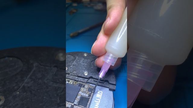 iPhone X nie wstaje. Zwarcie na układzie U3300 смотреть онлайн