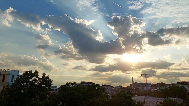 Clouds (View from My Window) смотреть онлайн