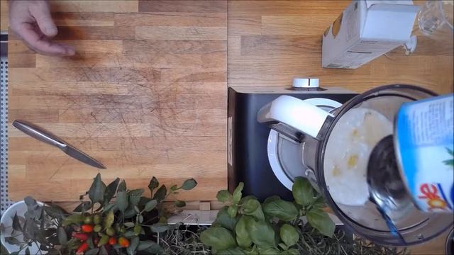 A Coconut, Pineapple, Orange Juice and Banana Smoothie смотреть онлайн