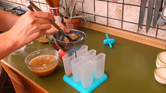 Peach and raspberry ice pops, an explosion of taste and colors смотреть онлайн