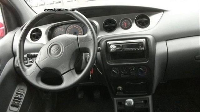 Daihatsu YRV 1.3 CXS смотреть онлайн