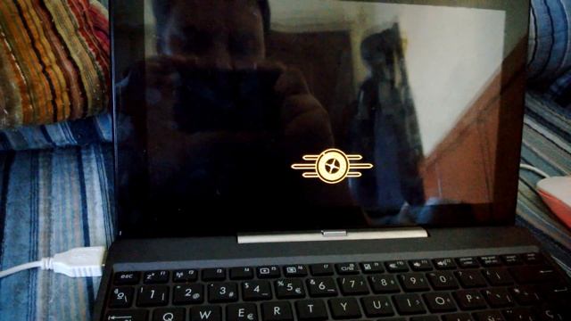 Fallout New Vegas on Asus Transformer Book T100. Installed on SD card. смотреть онлайн