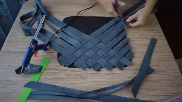 Джинсовая плетёная подушка на табурет или офисный стул denim wicker bedding on a chair смотреть онлайн