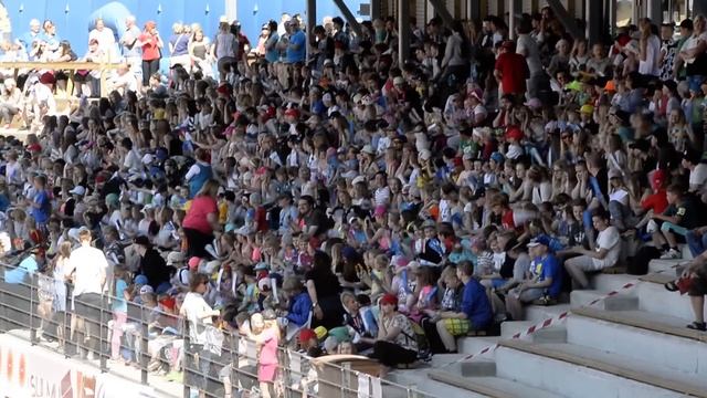 Tubettajat villitsivät Imatran koululaiset Ukonniemen pesäpallostadionilla смотреть онлайн