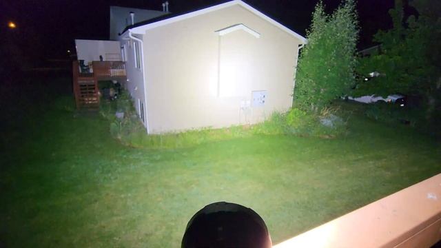 2 OF THE WORLD'S BRIGHTEST FLASHLIGHTS HEADS UP IMALENT SR32 VS MS18 220,OOOLM OF COMBINED MADNESS смотреть онлайн