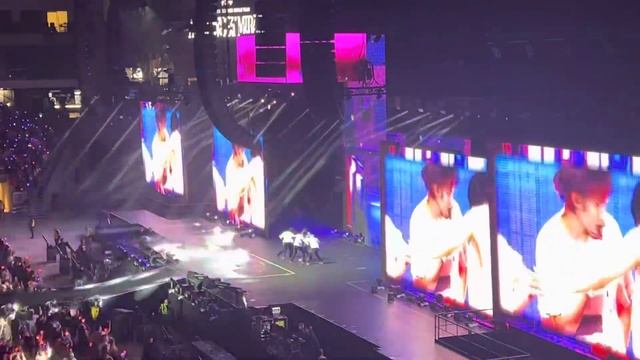 TXT LA world tour 2023 | Tinnitus and Devil by the Window смотреть онлайн