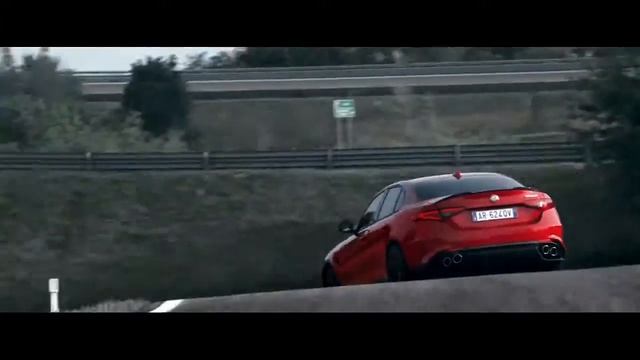 Alfa Romeo Giulia смотреть онлайн