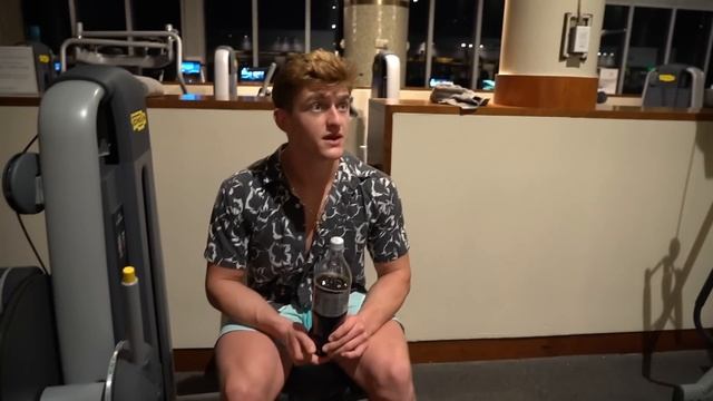 First to Piss Themselves in the Gym Loses... смотреть онлайн
