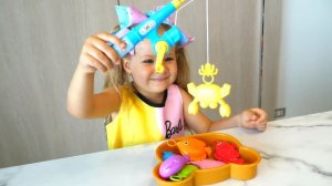 Диана и Рома - на Русском Диана и Рома играют в кафе