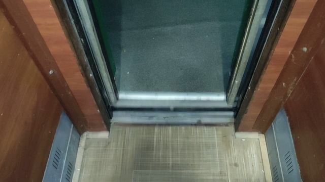 Переобшитый лифт МЛЗ, г/п 320 кг, V=0,71 м/с (г. Днепропетровск) смотреть онлайн