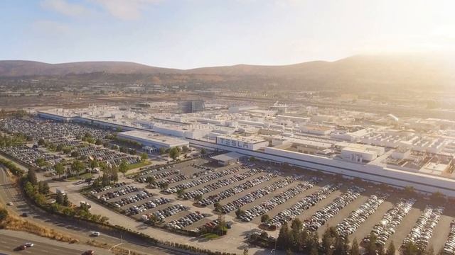 Tesla Company Presentation using SlideCast смотреть онлайн