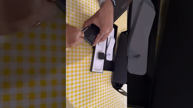 Unpacking of Apple Watch series 7 Nike edition смотреть онлайн