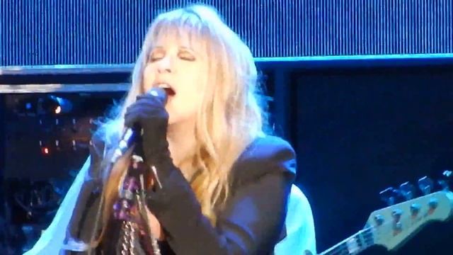 Fleetwood Mac Pepsi Center 4-1-2015 Denver, Co. (Sisters of the Moon) смотреть онлайн