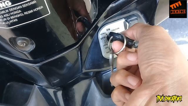 Cara Membuka Bagasi Honda vario Dengan Tombol Seat. смотреть онлайн