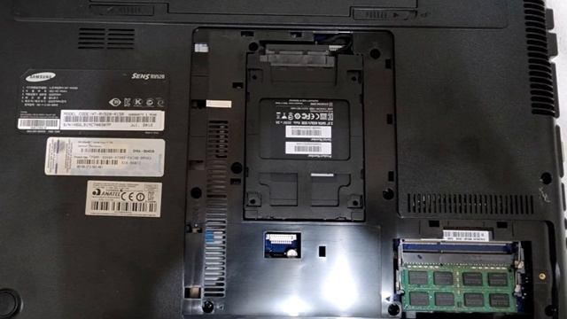 대림동 컴퓨터수리 구로동 출장 구형 삼성 노트북(NT-RV520-A15R) 윈도우10 설치 SATA SSD 장착 смотреть онлайн